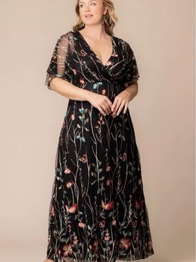 Kiyonna women’s elegance evening gown. NWT plus size. Black floral embroidered.